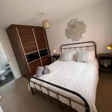 The Belfry 3 Bedrooms 2 Bathrooms Contractors & Family Higham Ferrers Extérieur photo