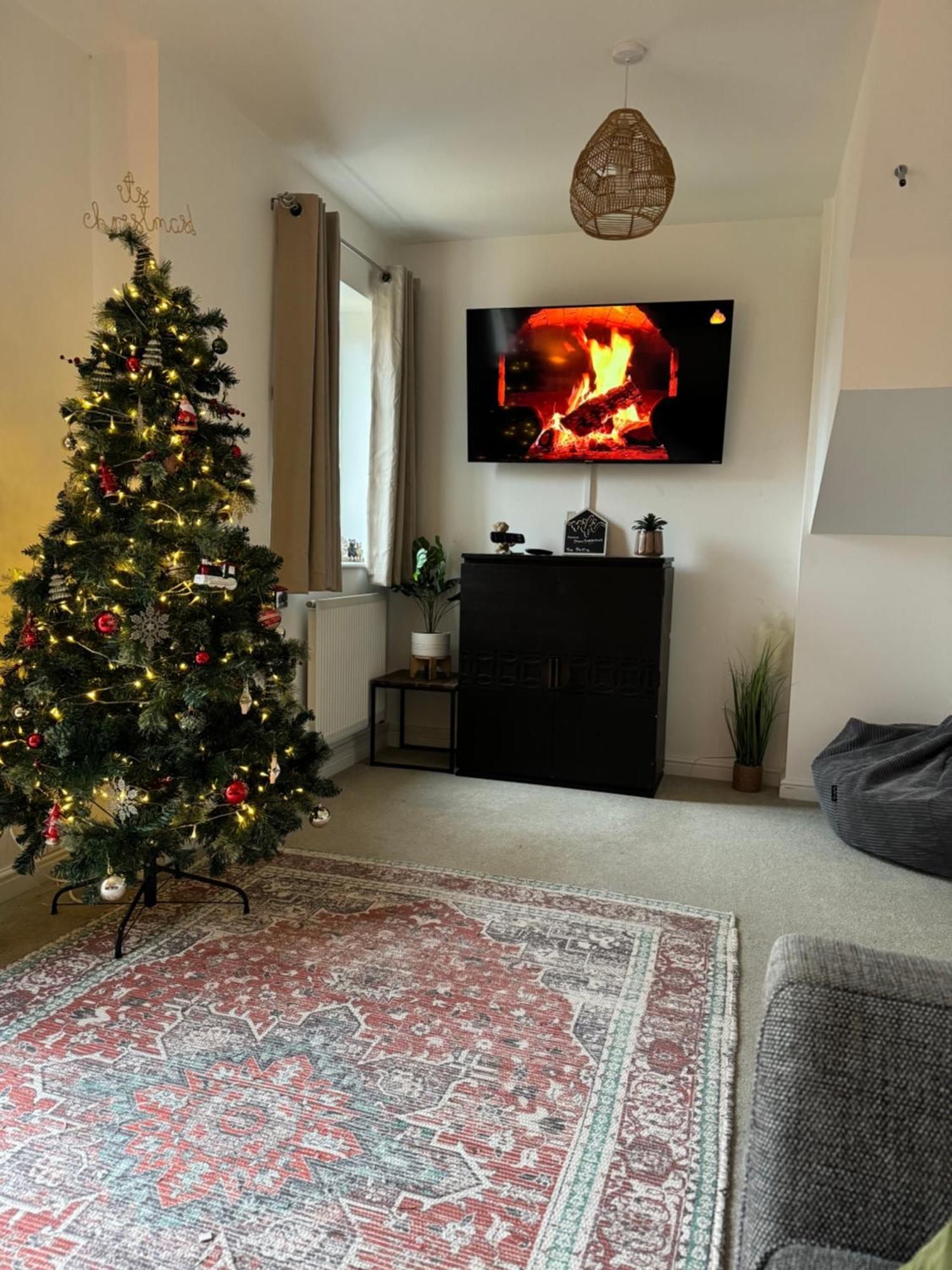 The Belfry 3 Bedrooms 2 Bathrooms Contractors & Family Higham Ferrers Extérieur photo